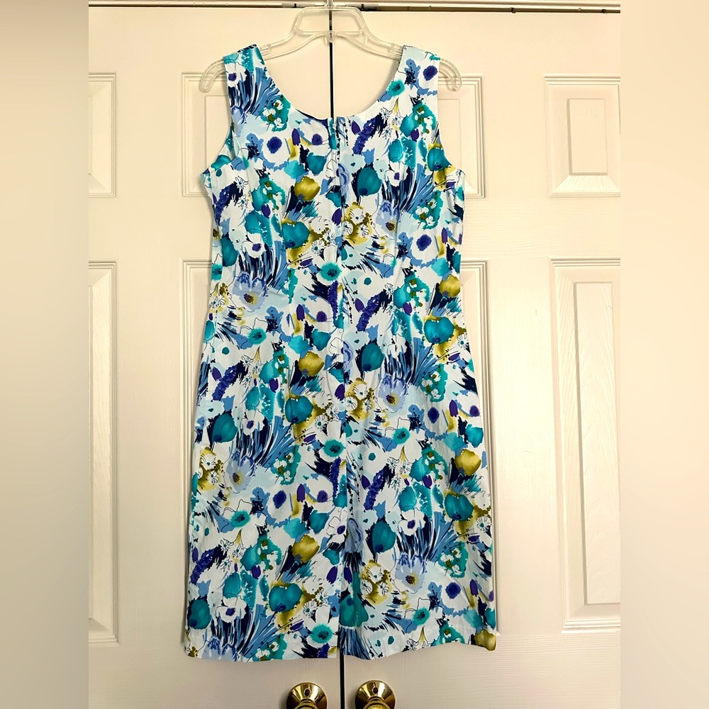 Flowered sleeveless dress size 10